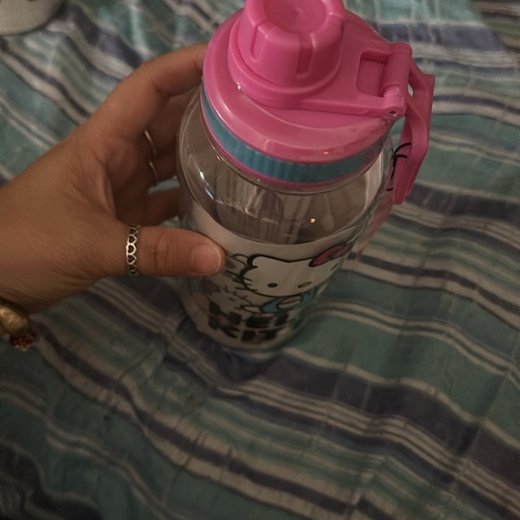 New hello kitty water bottle - Picture 5 of 6